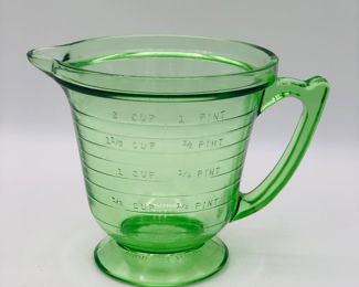 Vintage Handimaid Uranium measuring cup 