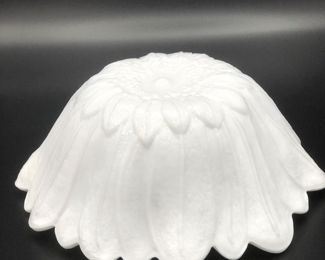 Indiana glass sunflower milk glass bowl 