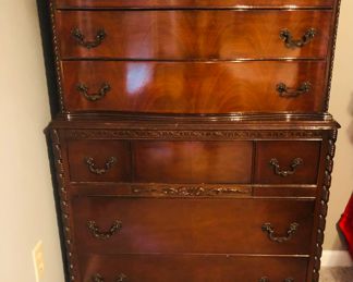 1050’s mahogany chest of drawers 