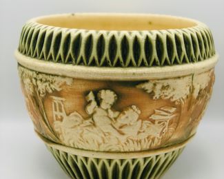 Donatello Roseville Jardiniere
Donatello was introduced by Roseville in 1916