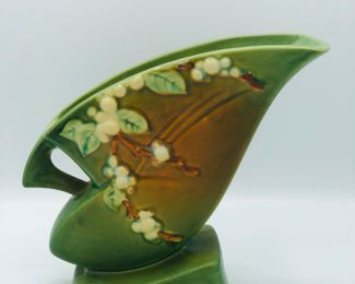 Roseville snowberry vase