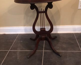 Duncan Phyfe harp oval top lamp table