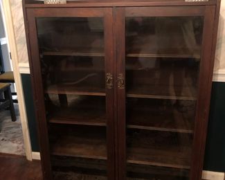 Mahogany 2 door book/display