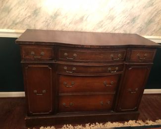 Traditional serpentine buffet