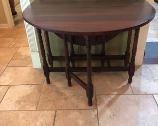 Mahogany gate leg table 