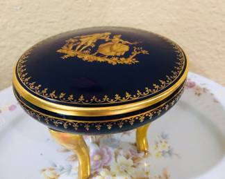 VINTAGE LIMOGES PORCELAIN ARTISTIQUE FOOTED TRINKET DISH 23k Gold Inlayed
