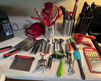 #48 Kitchen utensils & block of knives (everything pictured) Most new!   $60