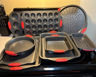 #49 Bakeware set of 11 pieces $30