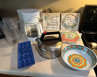 #54 Coffee maker, tea kettle, 3 pictures, and 2 bowls (everything pictured) $20
