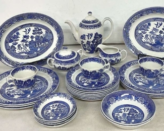 002 853 Blue Willow Made In England