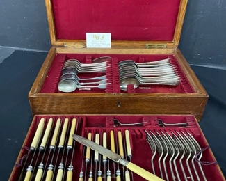 431 Vtg Silver Plated Flatware In Walnut Case
