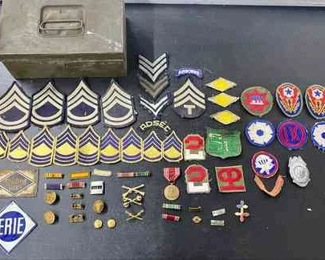 712 WWII Badges, Insignias, Buttons