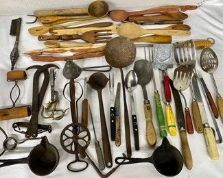 719 Miscellaneous Vintage Kitchen Utensils