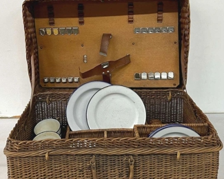 804 Vtg Picnic Basket Accessories