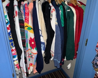 VINTAGE HOLIDAY SWEATERS ! 