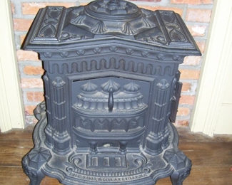 SPARE BEDROOM ANTIQUE CAST IRON WOOD BURNING STOVE BY COLE DAVIS & CO., LAKEVILLE, N.H.