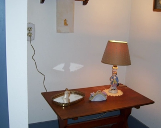 UPSTAIRS BATH  - VTG LAMP & DECOR