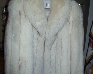 SAGA FOX COAT SIZE MEDIUM