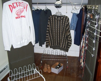 MEN'S CLOSET