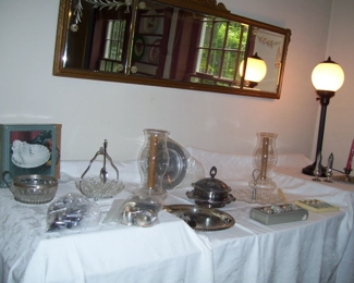 VTG LAMP AND SILVERPLATE  - DECOR IN DINING ROOM