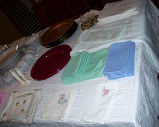 VTG. TABE LINENS - PLATE CHARGERS