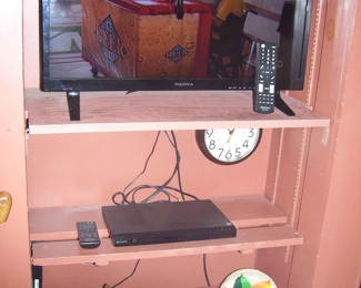 INSIGNIA 28" LED TV - SONY DVD/CD PLAYER - DECOR