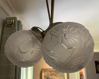 Close up of the Muller Frere birds on the globes