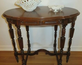 Antique Mahogany Turned Leg Accent Table