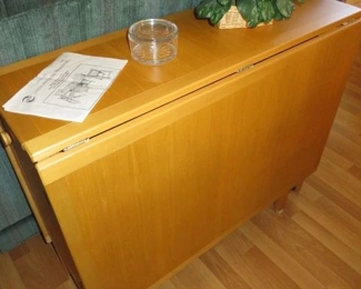 Linon Home Decor Drop Leaf Dining Table with Stored Chairs Inside 