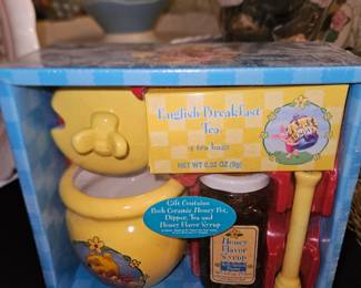 WINNIE THE POOH Honey Pot Set UNOPENED!