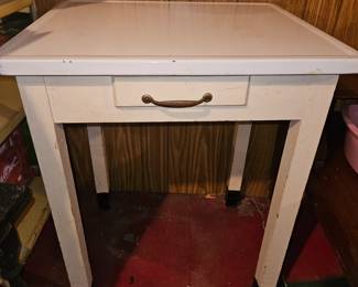 Vintage  Porcelain Enamel Top Farmhouse Table!