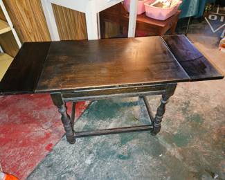Vintage Wood Table w/Pull Out Leaves!