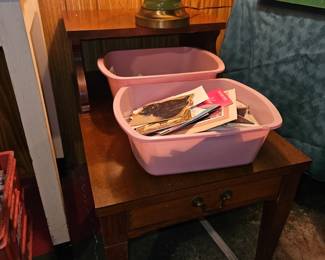2-Tiered Vintage End Table w/Vintage Cards!