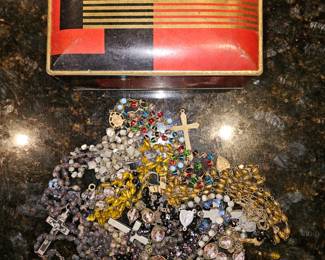 Vintage Tin w/Rosary Parts!
