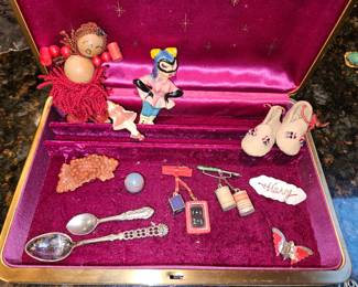 Vtg jewelry box w/Vintage Youth Jewelry!
