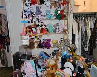 LOTS of Beanie Babies!!!