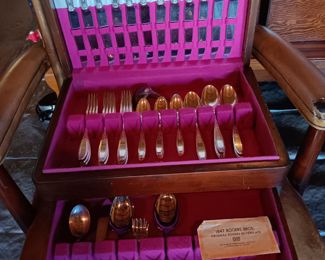 1847 Rogers Bros. Ambassador silverplate in wooden storage box, 12 place settings 