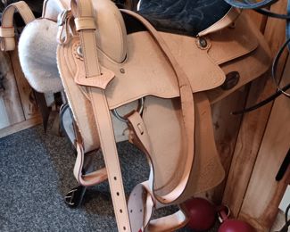 Tan leather horse saddle (16"), New, with Girth, Bridle, Reins