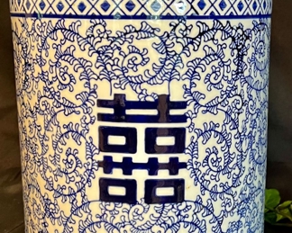 DOUBLE HAPPINESS BLUE AND WHITE LIDDED JAR