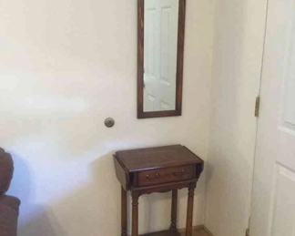 Make Your Entryway Beautiful With This Table And Mirror