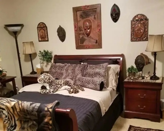 Safari Bedroom complete. The bedroom set has been sold but many of the remaining items, such as cheetah/leopard pillows, cheetah rugs, tiger fleece throw, masks from different locations in Africa and the print are still available. Don't miss this one :-)