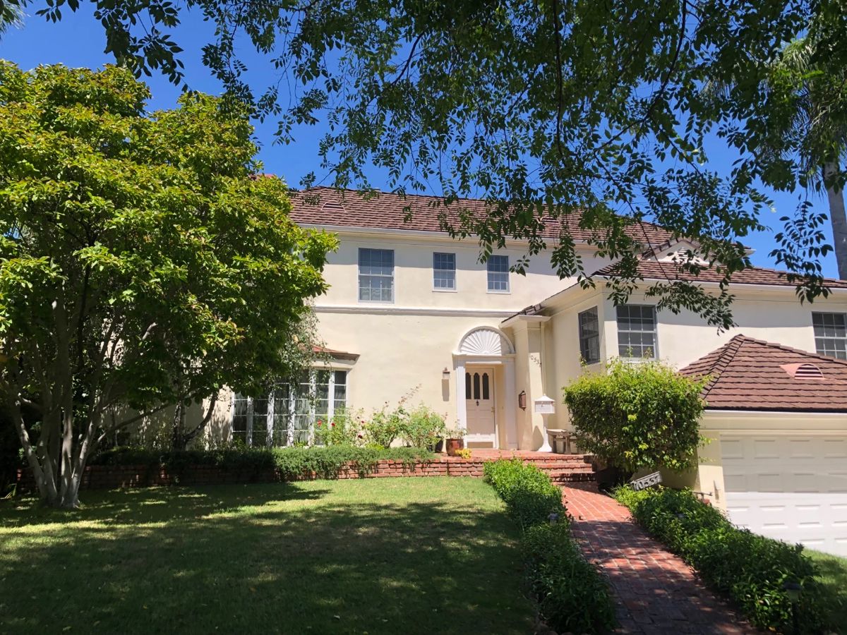 LITTLE HOLMBY QUALITY ESTATE SALE in Los Angeles, CA starts on 8/25/2023