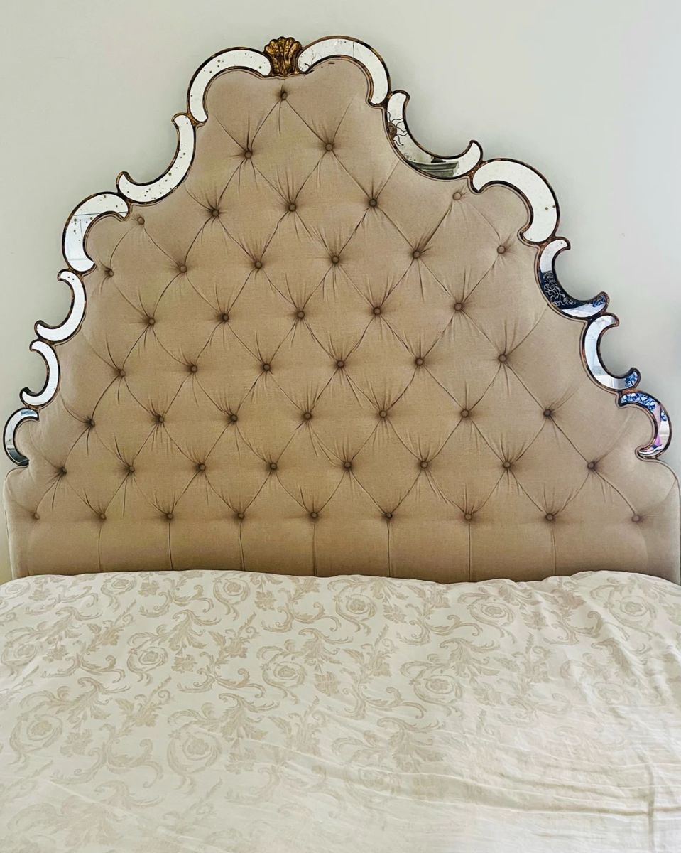 Brand: Hooker:Tufted Headboard Bling w comes with frames & mattress - King Size