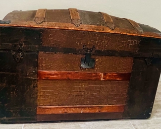 1900s Oak Banded Steamer Trunk
