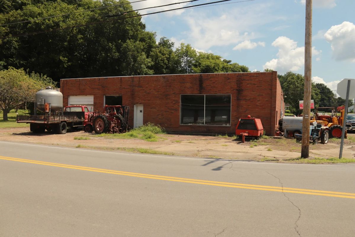 ABSOLUTE ESTATE AUCTION in Hickman, KY starts on 9/23/2023