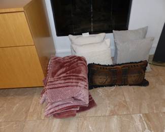 Accent pillows and throws