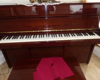 Mint Yamaha upright piano and bench