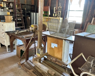 Vermette Machine Co. 520A Lift 
500 lbs. 