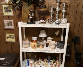 Turntable with Speakers