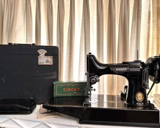 Singer Featherweight Sewing Machine